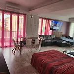 Big Apart 140M2 5Min Walk To Beach Sea &Promenade 3 Double Rooms,Big Living Room 42M2, 3 Showers,9 Beds, Free Parking