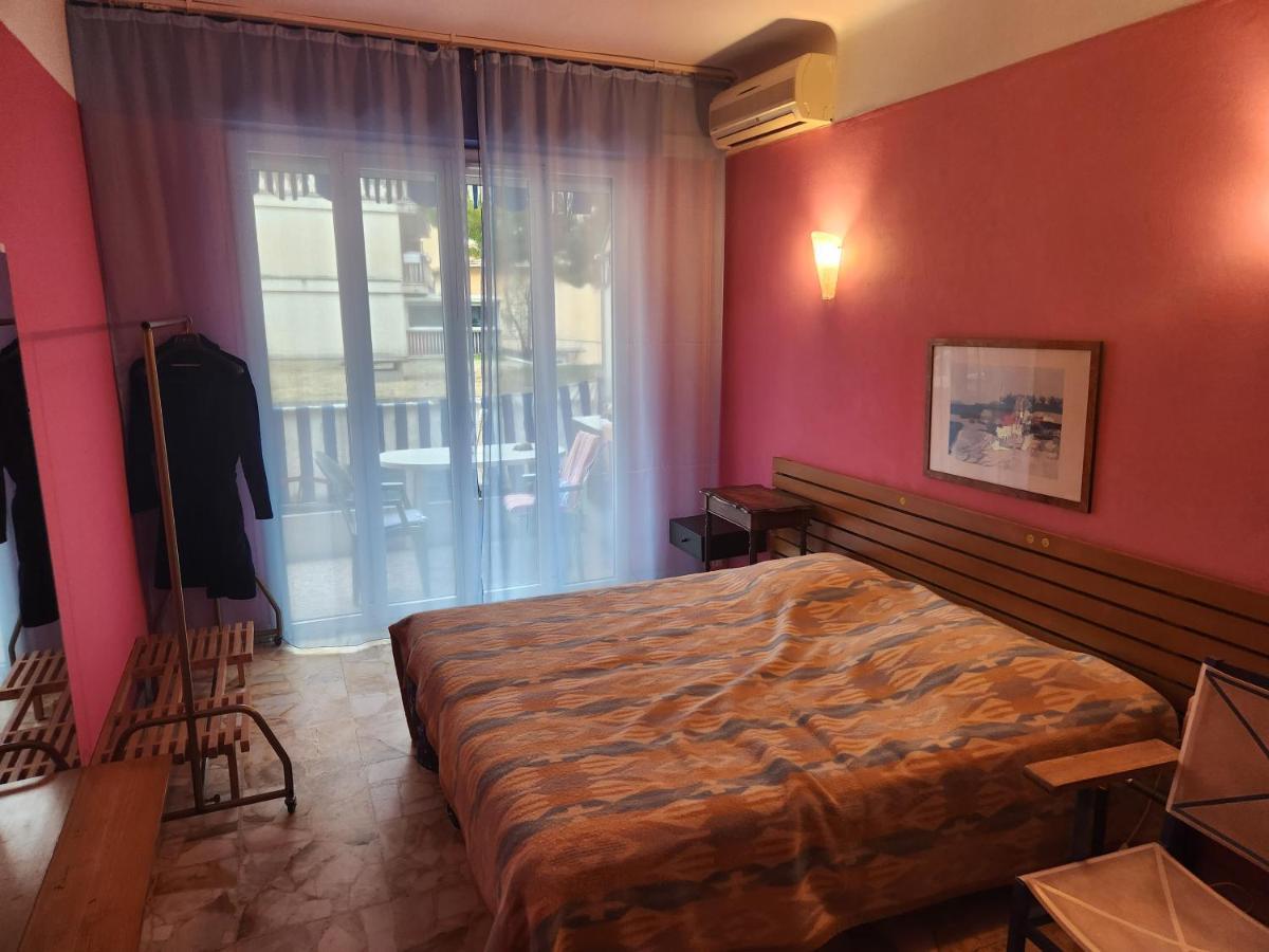 Appartement Big 140m2 5min Walk To Sea &promenade 3 Double Rooms,big Living 42m2, 3 Showers,9 Beds, Free Parking