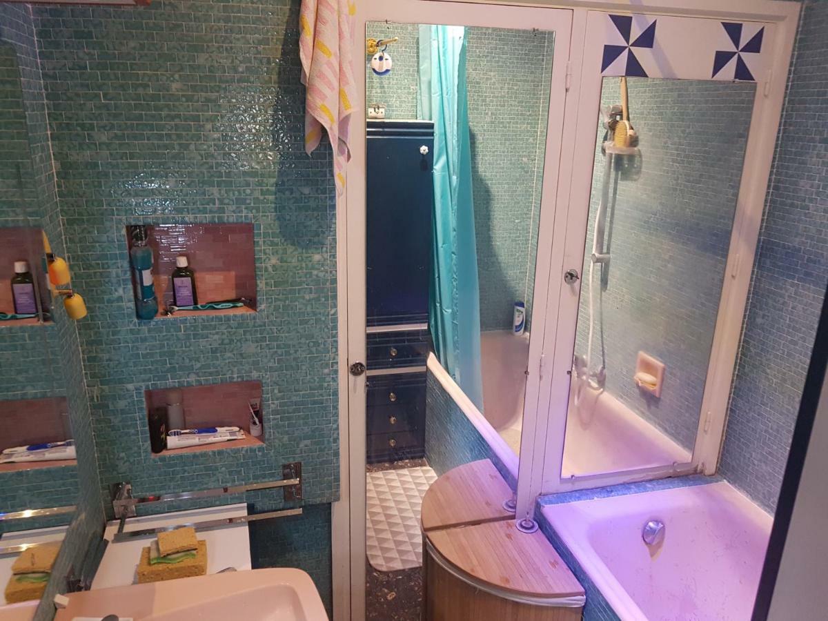 Big 140m2 5min Walk To Sea &promenade 3 Double Rooms,big Living 42m2, 3 Showers,9 Beds, Free Parking *